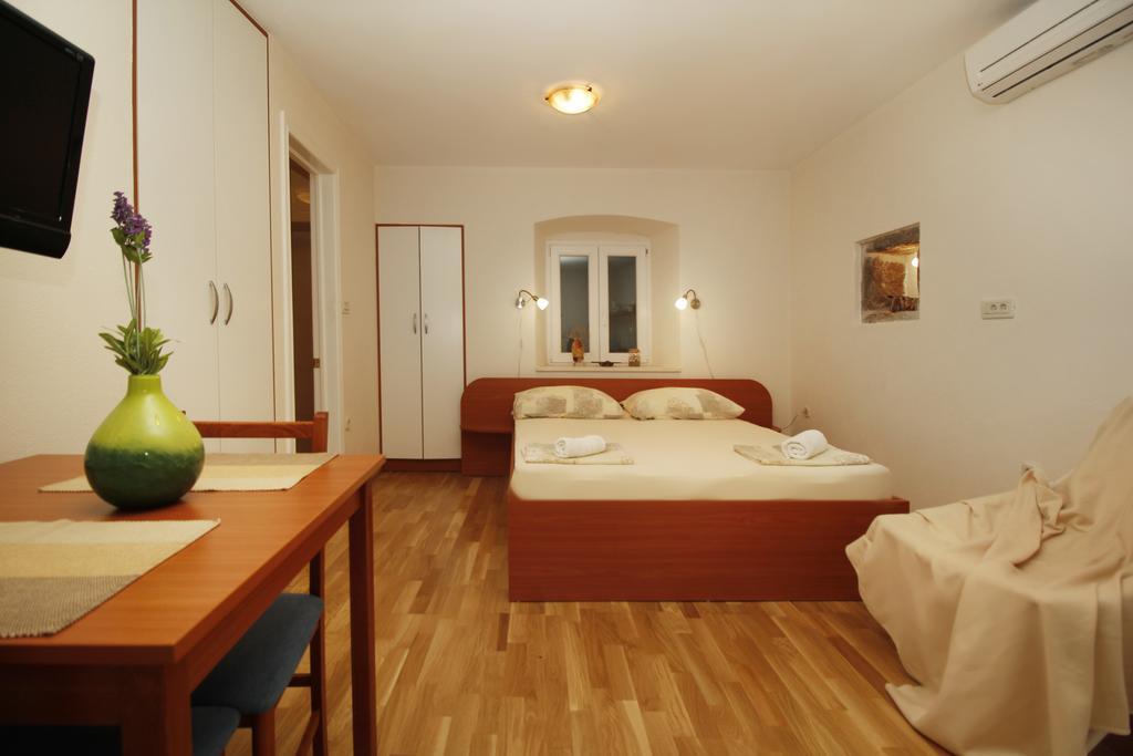 Apartments Caralipeo Makarska Oda fotoğraf