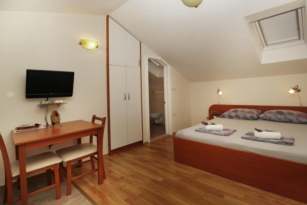 Apartments Caralipeo Makarska Oda fotoğraf